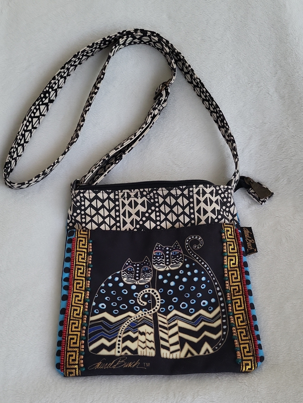 LAUREL BURCH Patterned Cat Print Crossbody Bag in Black and White